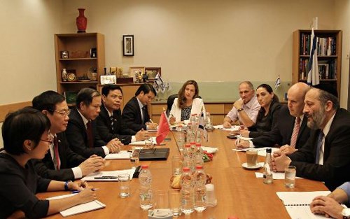 គណៈប្រតិភូគណៈកម្មាធិការសេដ្ឋកិច្ចមជ្ឈឹមបានជួបធ្វើការជាមយយក្រសួងកសិកម្មអ៊ីស្រាអែល